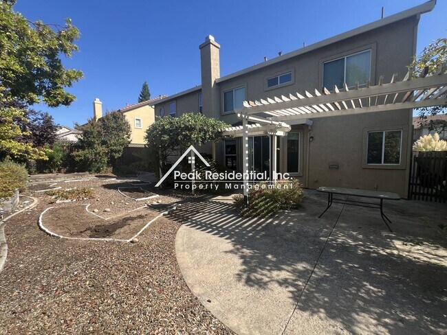 Building Photo - Spacious 4bd/3ba Folsom Home!