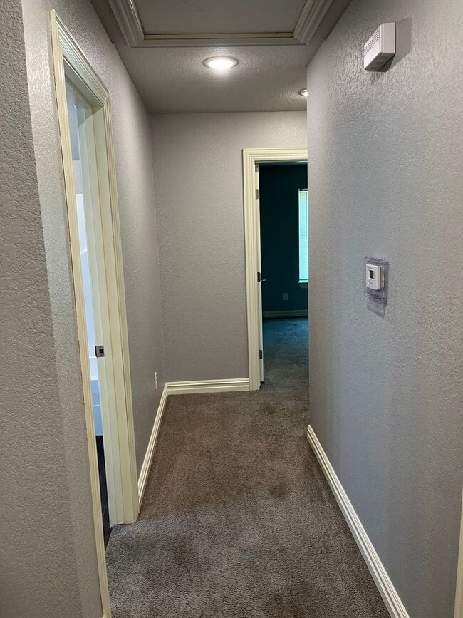 Building Photo - Move in Special on this beautiful townhous...