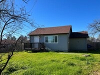 Building Photo - 2 bedroom, 1 bathroom home located in the ...