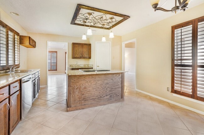 Building Photo - 3203 Silver Falls Dr