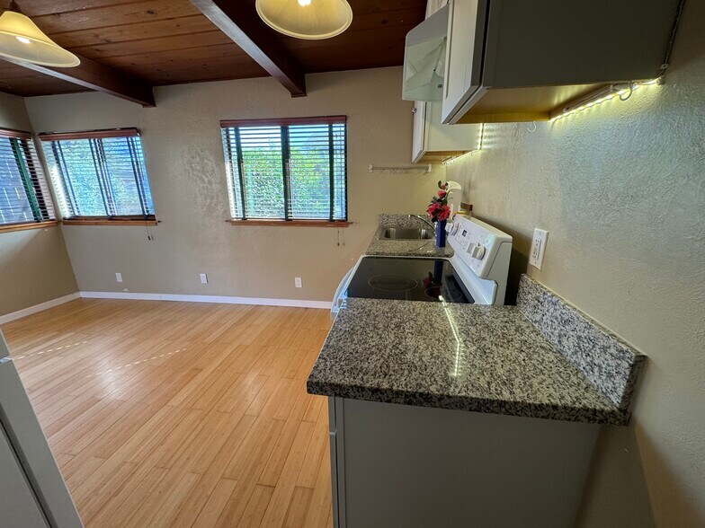 Building Photo - 3819 Linden Ln