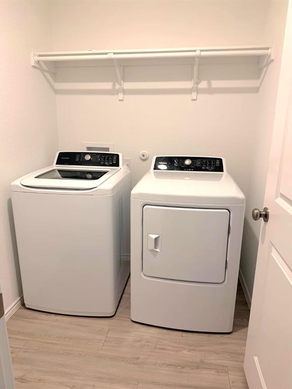 Building Photo - 2520 Four Waters Lp