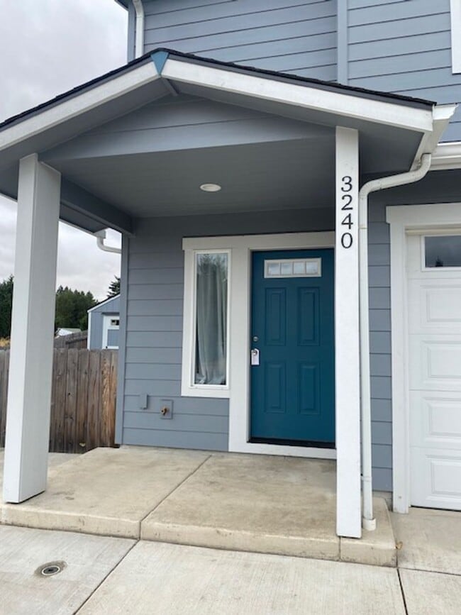 Building Photo - Conveniently Located Charming Home with RV Parking!