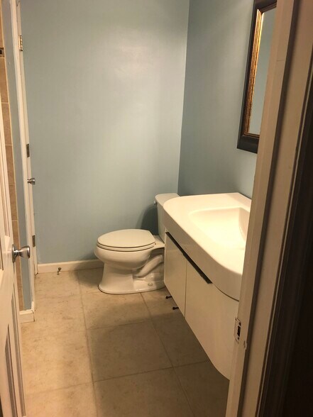 Building Photo - 507 Stinson Dr