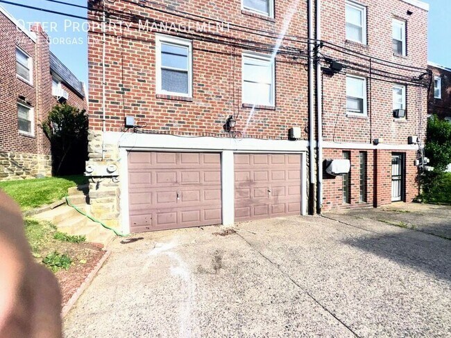 Building Photo - 943 E Gorgas Ln