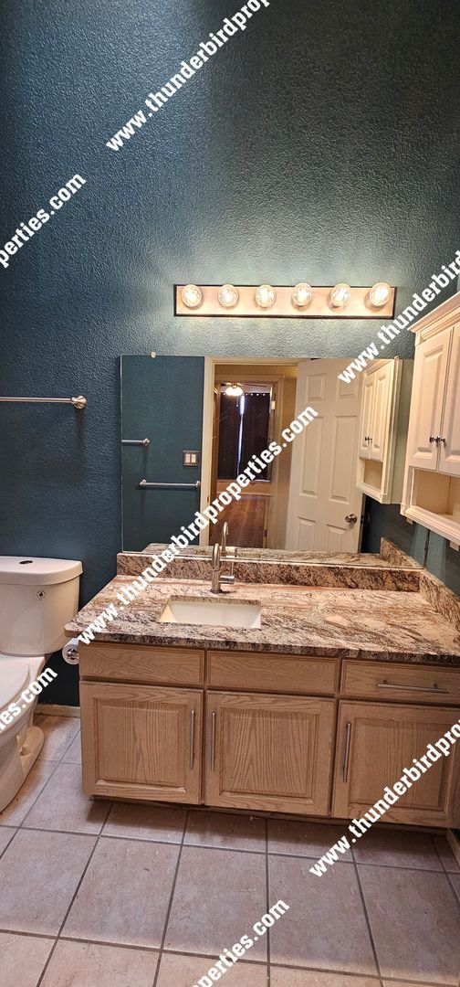 Building Photo - Charming NW 4 Bedroom Home - $500 off first month's rent