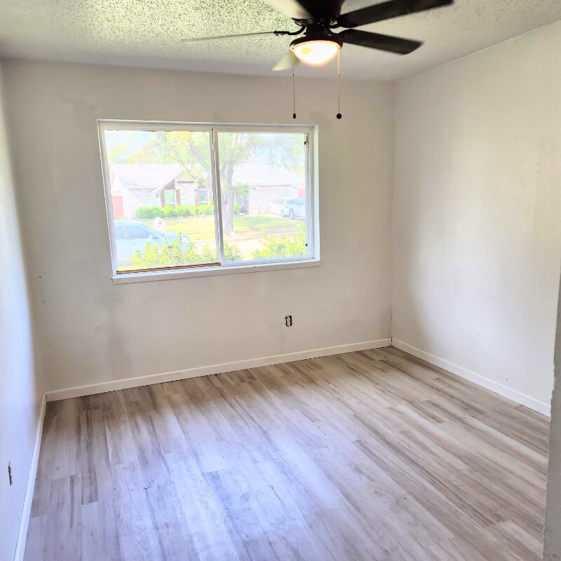 Building Photo - 1533 Bosque Dr