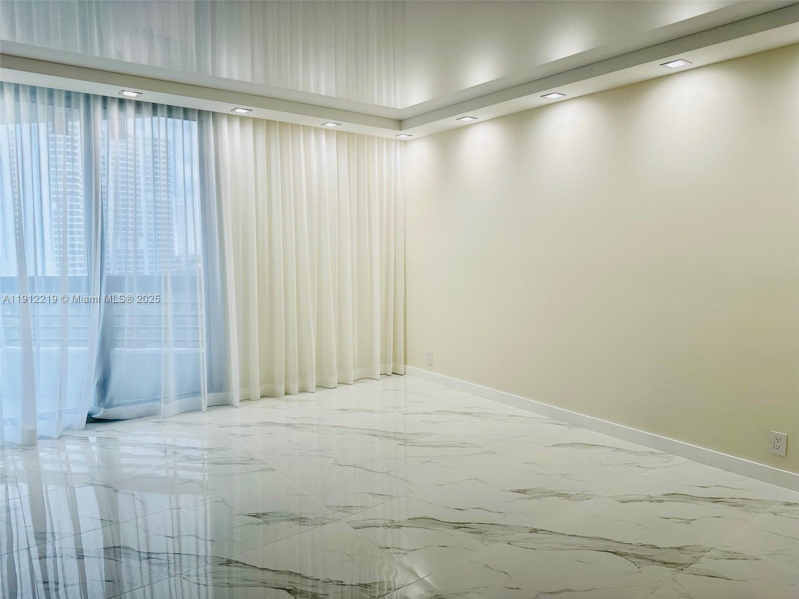 Building Photo - 3500 Mystic Pointe Dr