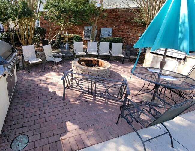 Building Photo - 45 Sycamore Ave