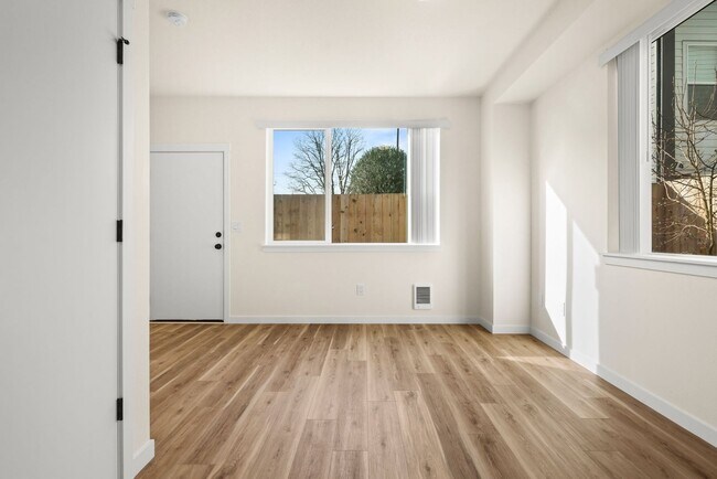 Building Photo - Vancouver Townhouses