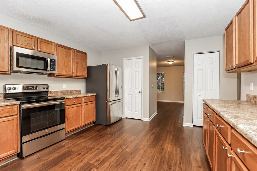 Building Photo - 726 Elderberry Way