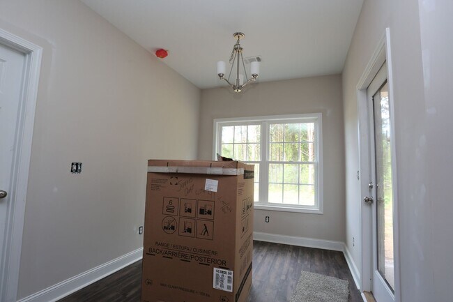 Building Photo - 3 Bedroom Brick House in SEB School District Available NOW