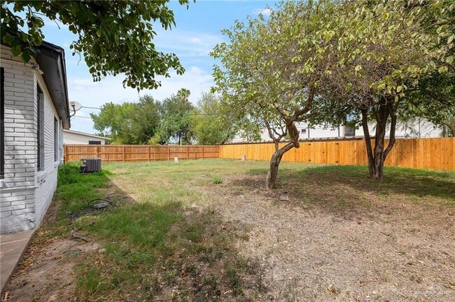 Building Photo - 14 Cummings Ave