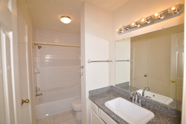 Building Photo - 2706 Sunbird Dr