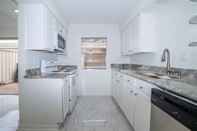 Building Photo - 6404 Olympia Dr