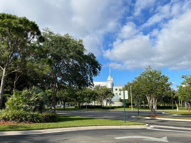 Building Photo - 4812 S Central Blvd