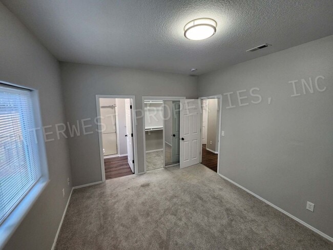 Building Photo - Super Cute 3+ Bd 2ba Ranch Style Home With...