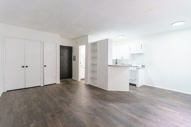Interior Photo - 238 South Serrano Ave
