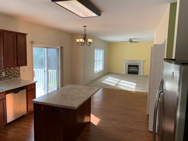Building Photo - Beautiful Single Family For Rent NOW! Must...