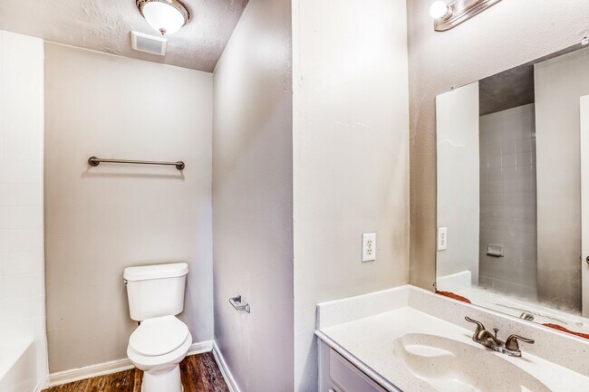 Building Photo - 518 Foxglove Dr