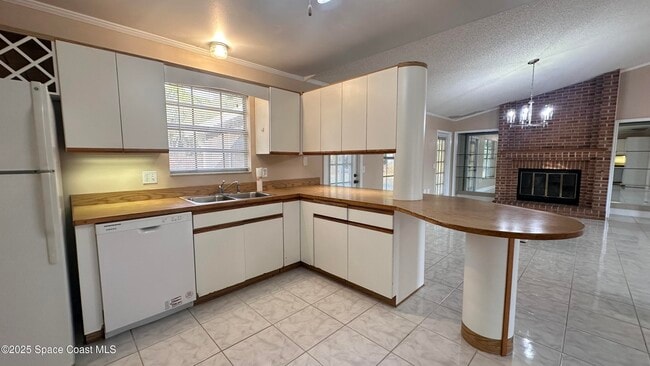 Building Photo - 301 Nesbitt St