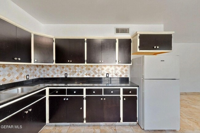 Building Photo - 540 N Yarbrough Dr