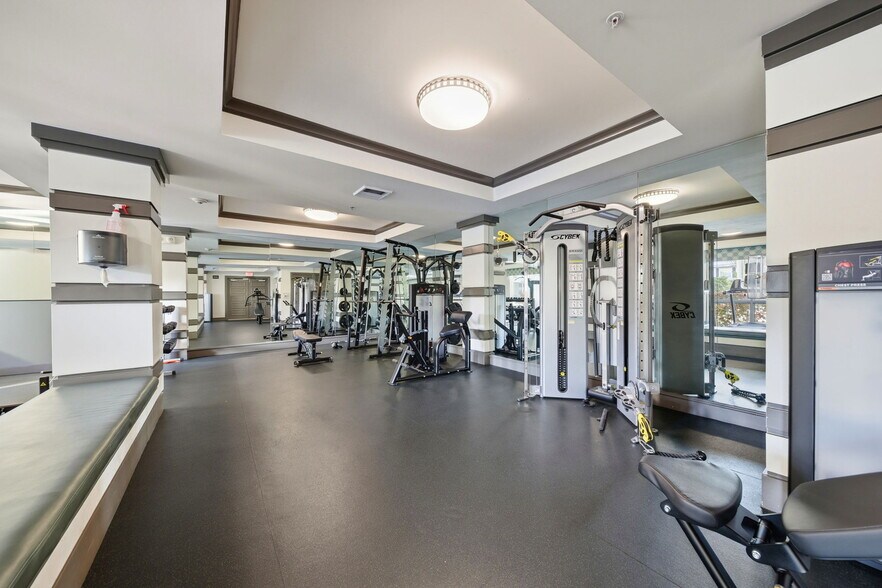 Building Photo - 2421 NE 65th St