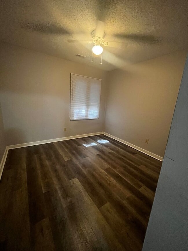 Building Photo - Two Bedroom One Bath Townhome