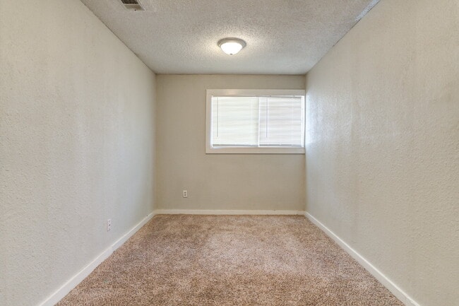 Building Photo - 3 Bedroom House in Heart of Lubbock