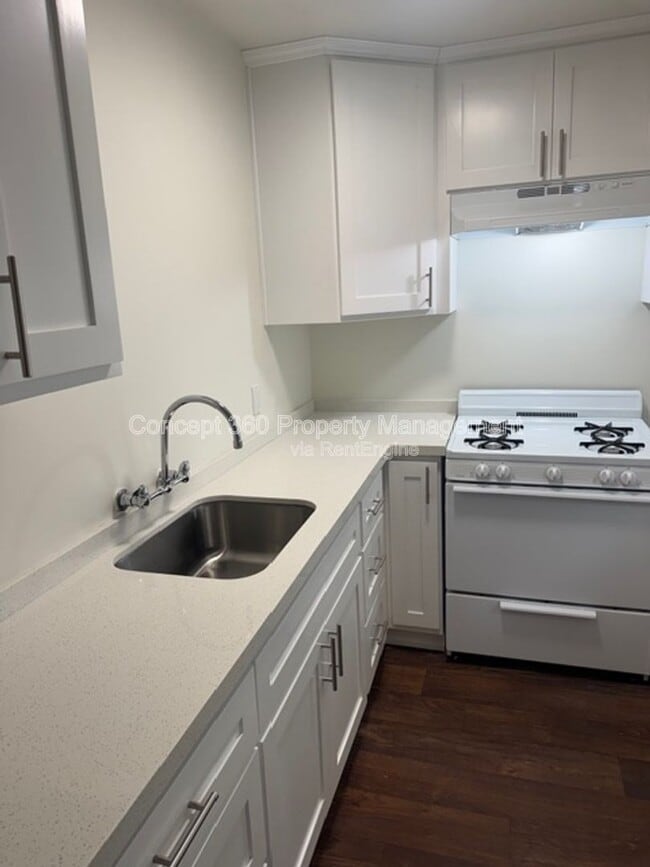 Building Photo - 803 Magnolia Ave