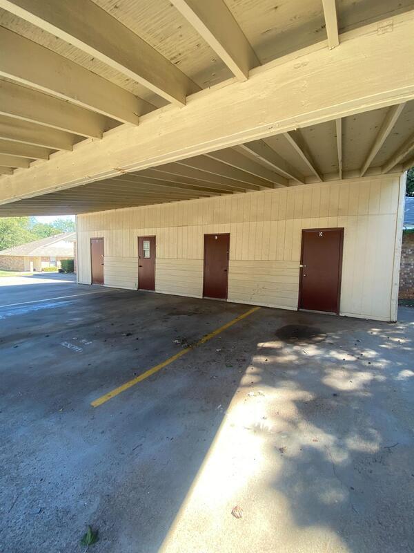 Building Photo - 916 Hilltop Dr