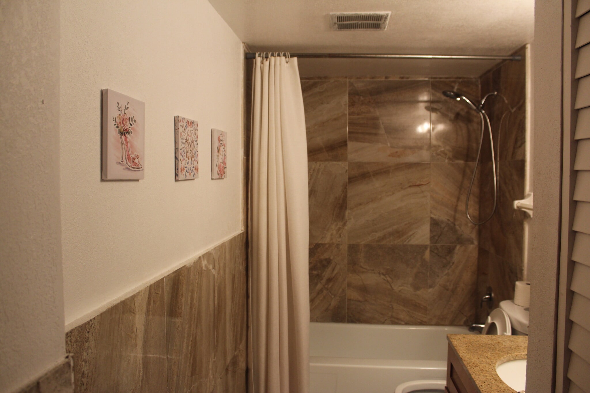 Building Photo - 4156 Inverrary Dr