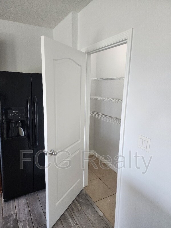 Building Photo - 469 Nova Dr