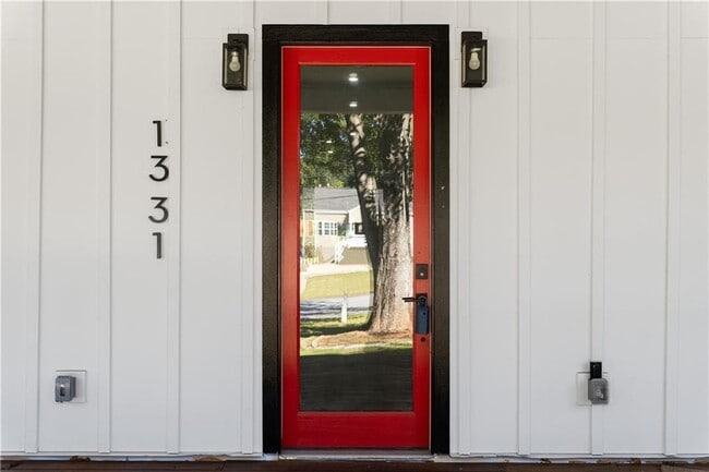 Building Photo - 1331 Diamond Ave SE