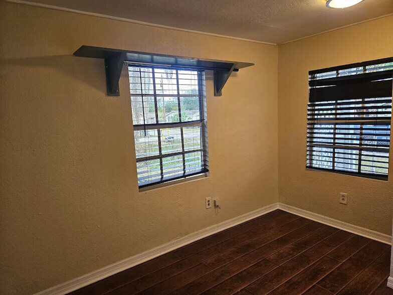 Building Photo - 9804 N 11th St