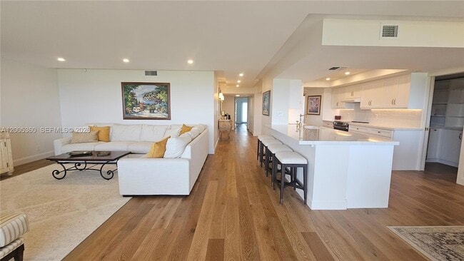 Building Photo - 4001 N Ocean Blvd