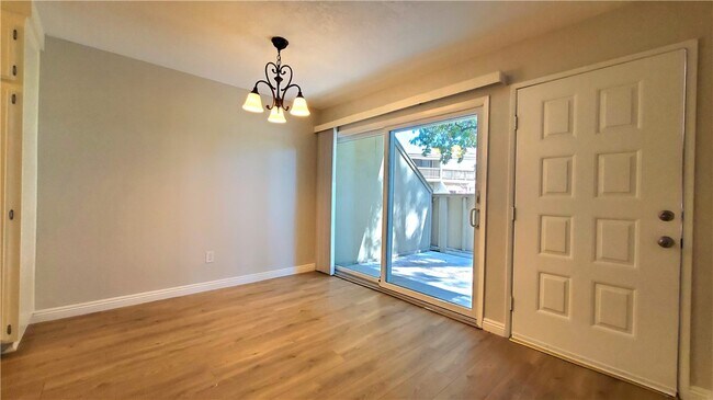 Building Photo - 1460 W Badillo St