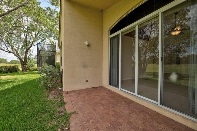 Building Photo - 688 Stanford Ln
