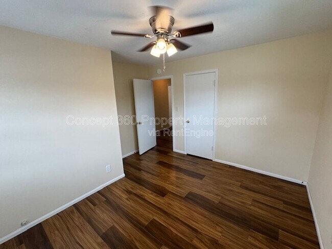 Building Photo - 20915 S Menlo Ave