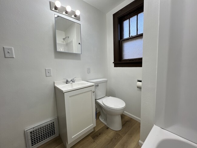 Building Photo - 320 E 26th St