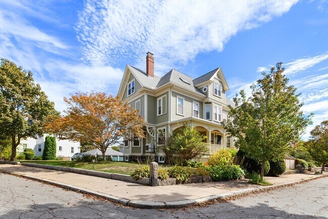 Building Photo - 11 Highland Ave