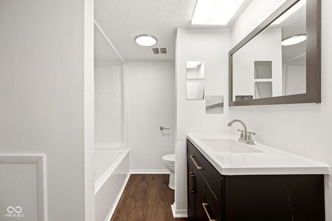 Building Photo - 7488 Countrybrook Dr