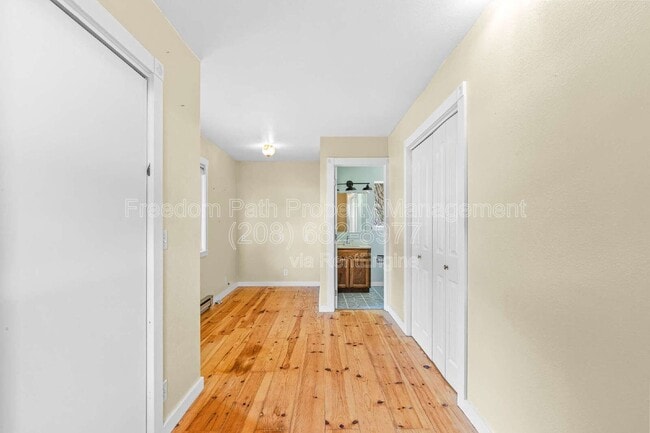 Building Photo - 17778 E Canary Creek Rd