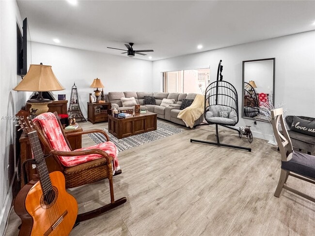 Building Photo - 19100 Bob-O-Link Dr