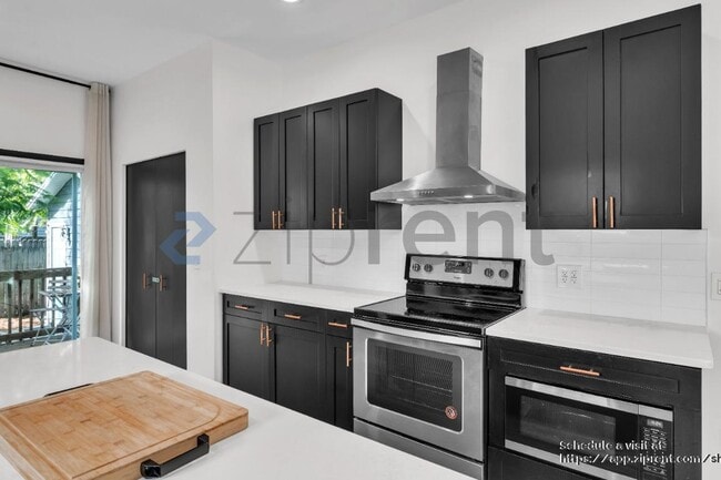 Building Photo - 3002 N Highland Ave