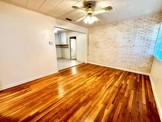 Building Photo - Move in special 2nd months rent $350 off