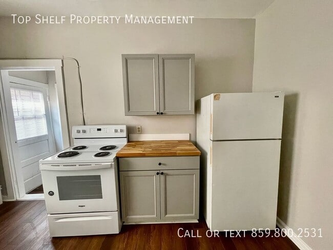 Building Photo - One Bedroom in Frankfort!