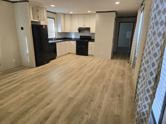 Building Photo - 163 Skyline Dr