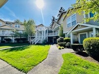 Building Photo - Beautifully Updated 2 Bedroom Condo