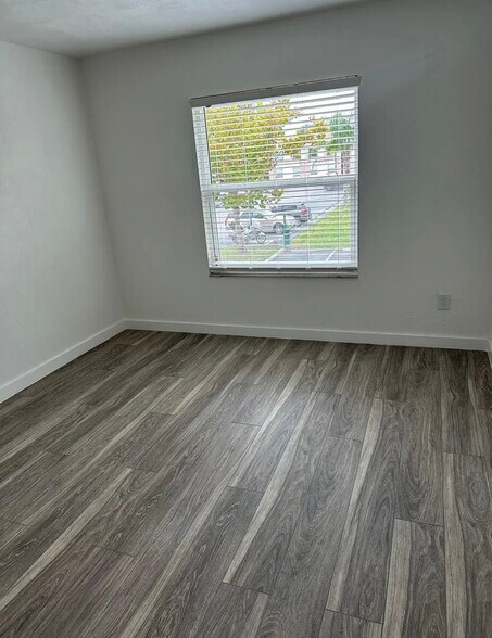 Building Photo - 417 Banana Cay Dr